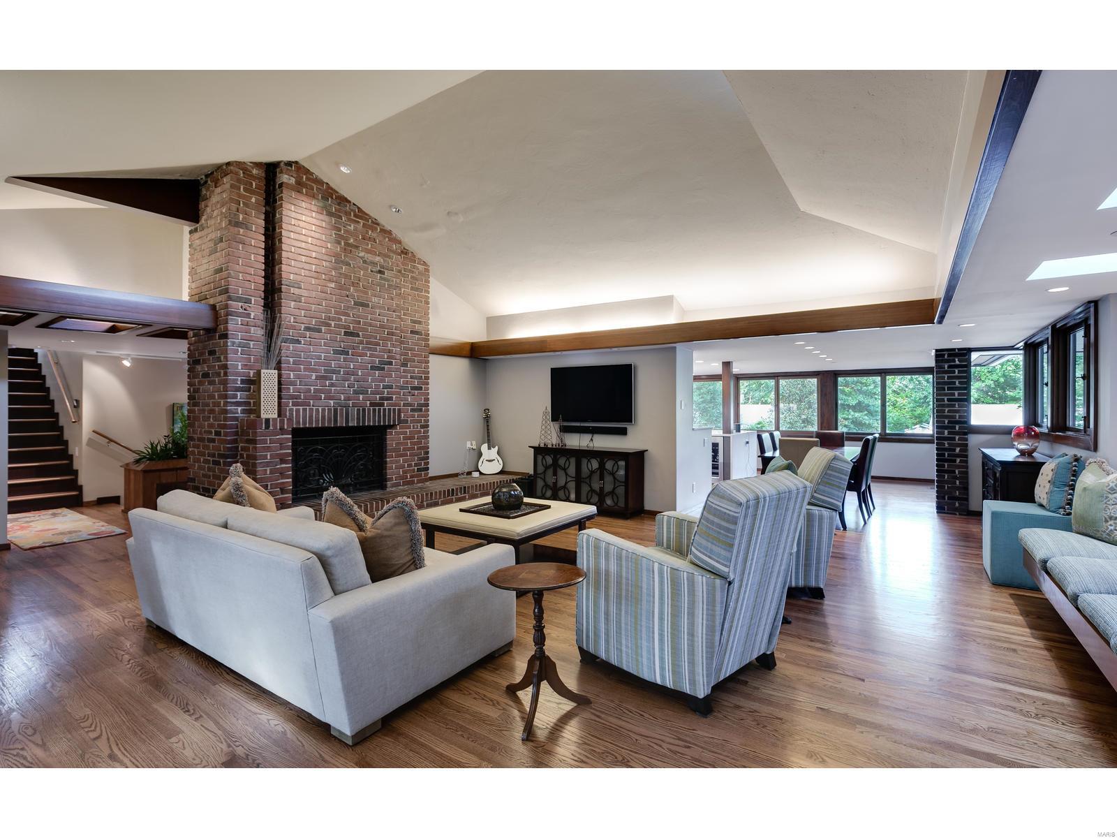 24 Dielman Road Ladue, MO 63124 - Photo 4 of 32 Gallery Image 4