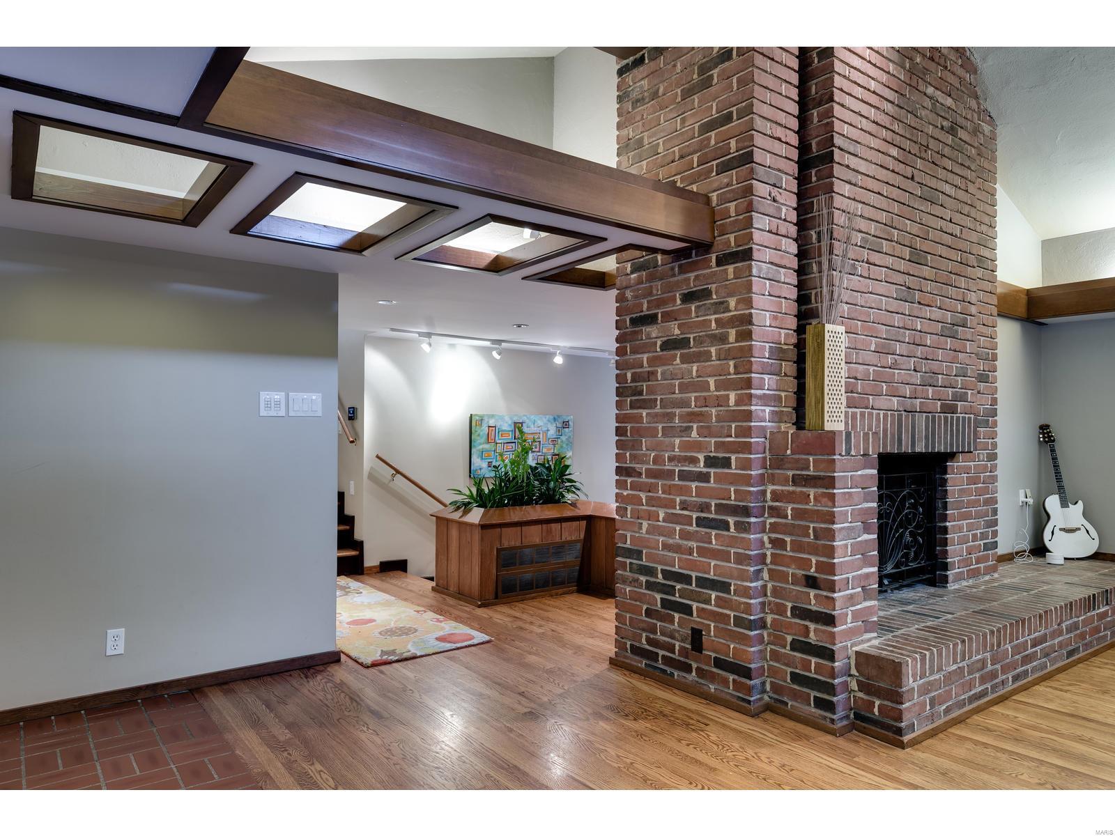 24 Dielman Road Ladue, MO 63124 - Photo 5 of 32 Gallery Image 5