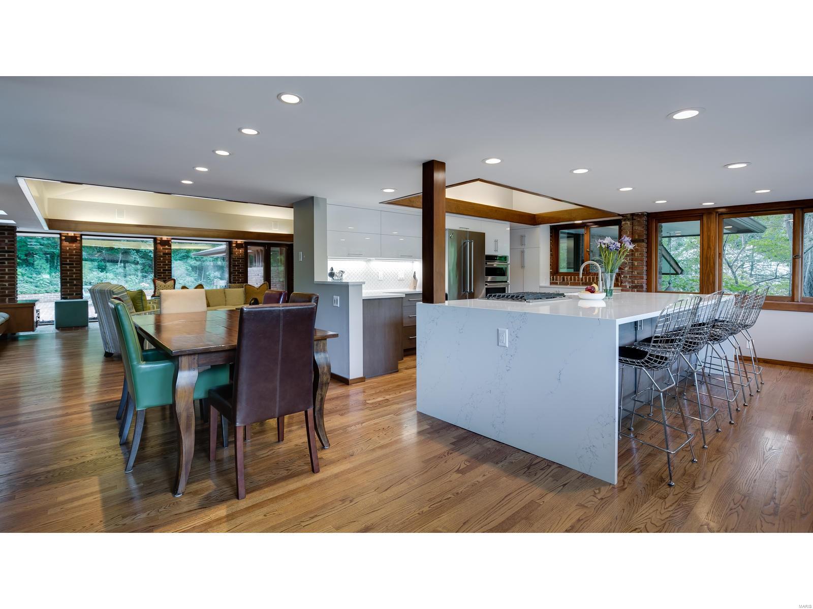 24 Dielman Road Ladue, MO 63124 - Photo 6 of 32 Gallery Image 6
