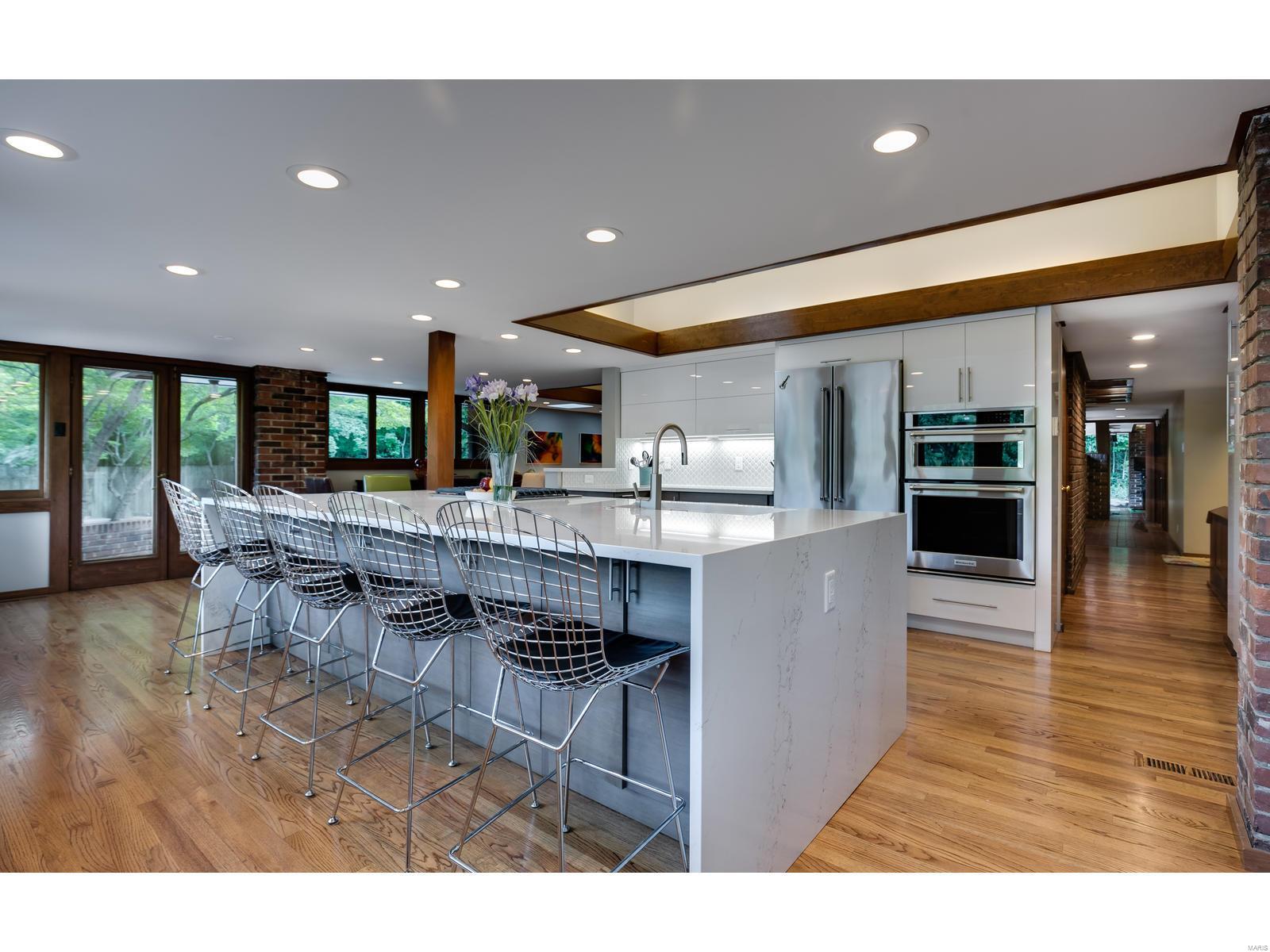 24 Dielman Road Ladue, MO 63124 - Photo 7 of 32 Gallery Image 7