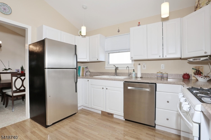 79 Highview Terrace Dover, NJ 07801 - Photo 11 of 37