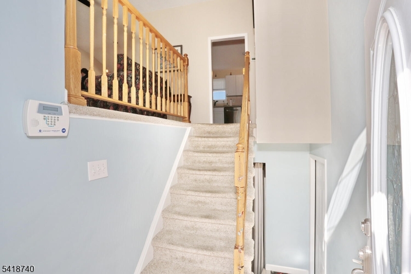 79 Highview Terrace Dover, NJ 07801 - Photo 3 of 37