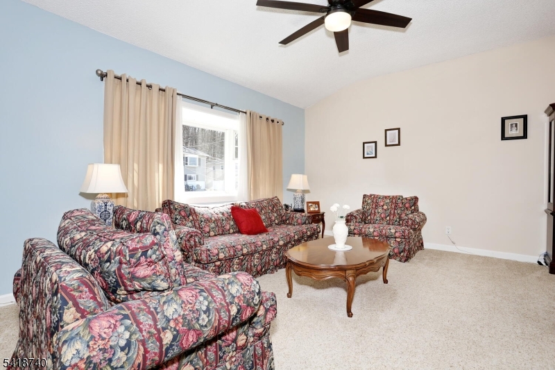 79 Highview Terrace Dover, NJ 07801 - Photo 5 of 37