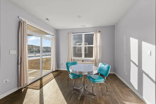 $355,000 | 906 Homerton Boulevard, North Aurora, IL 60542