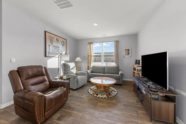 $355,000 | 906 Homerton Boulevard, North Aurora, IL 60542