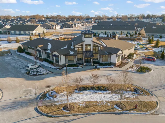 $355,000 | 906 Homerton Boulevard, North Aurora, IL 60542