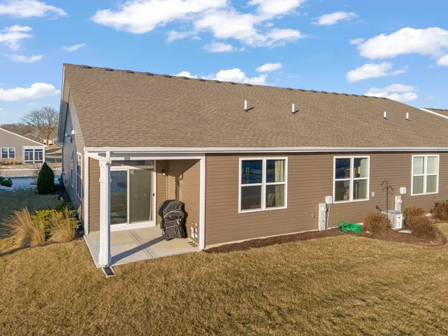 $355,000 | 906 Homerton Boulevard, North Aurora, IL 60542