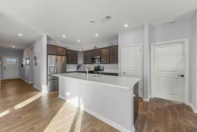 $355,000 | 906 Homerton Boulevard, North Aurora, IL 60542