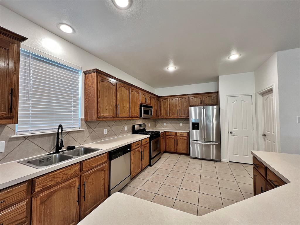 8000 Ranchvale Lane Arlington, TX 76002 - Photo 10 of 18
