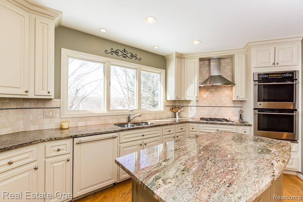 2946 Pheasant Ring Drive Rochester Hills, MI 48309 - Photo 7 of 31