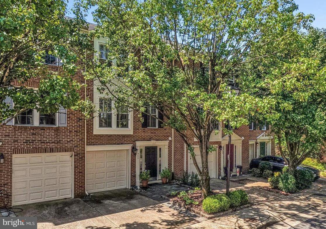 922 Rolfe Place Alexandria, VA 22314 - Photo 1 of 49