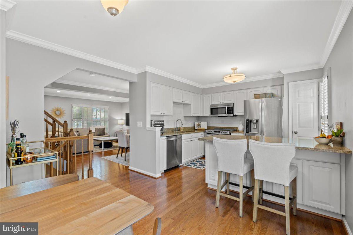 922 Rolfe Place Alexandria, VA 22314 - Photo 3 of 49