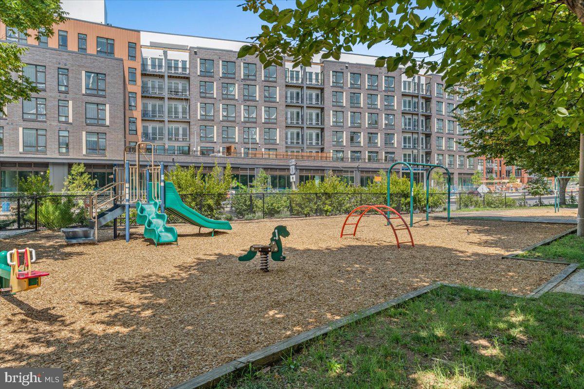 922 Rolfe Place Alexandria, VA 22314 - Photo 41 of 49