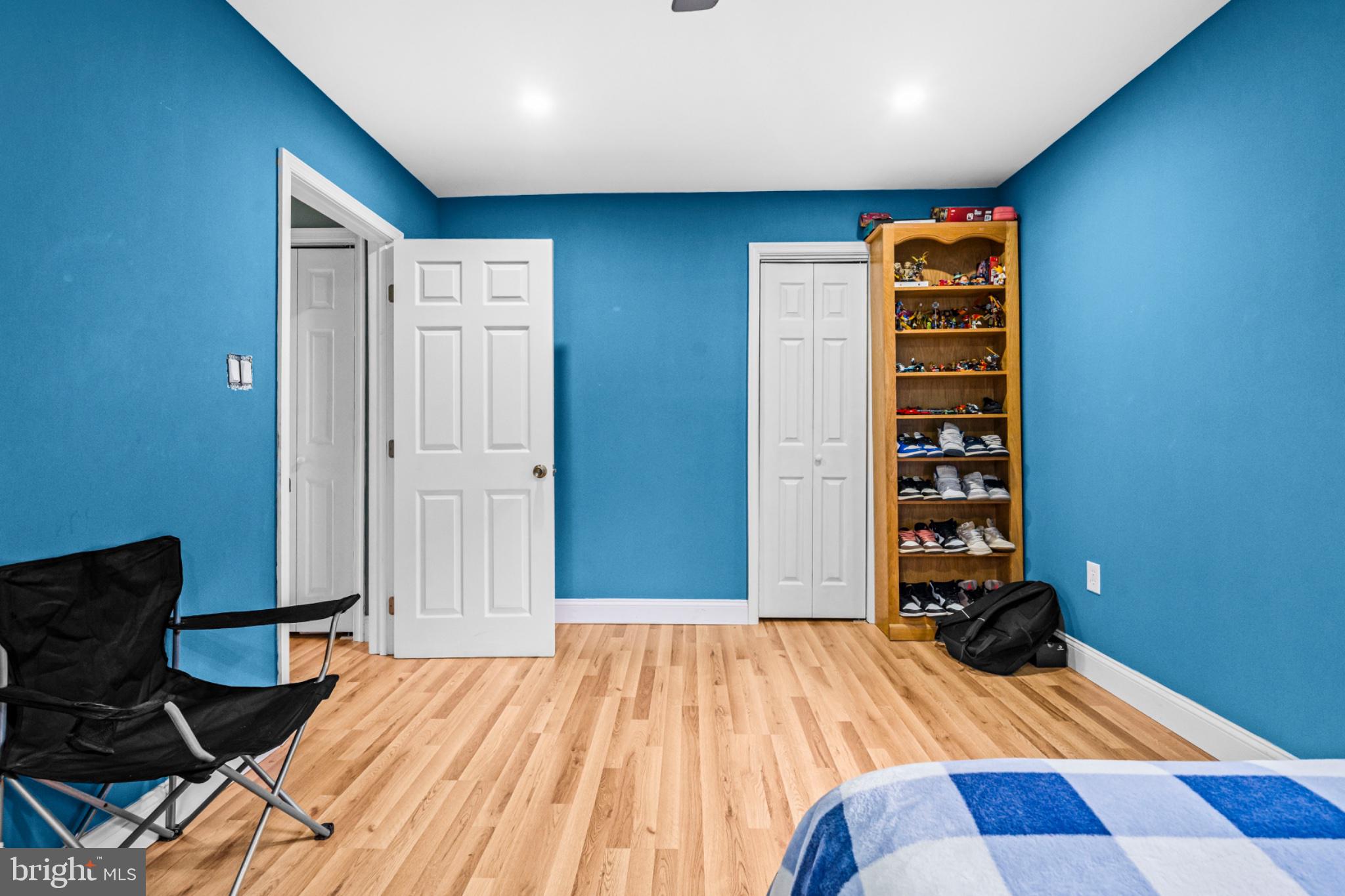 46 Boone Street Cumberland, MD 21502 - Photo 17 of 35 Vibrant blue walls in a cozy room.