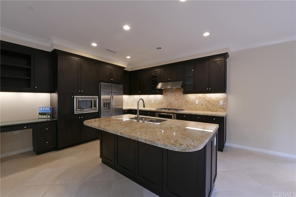 47 Bianco Irvine, CA 92618 - Photo 5 of 37