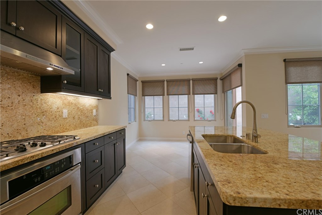 47 Bianco Irvine, CA 92618 - Photo 7 of 37