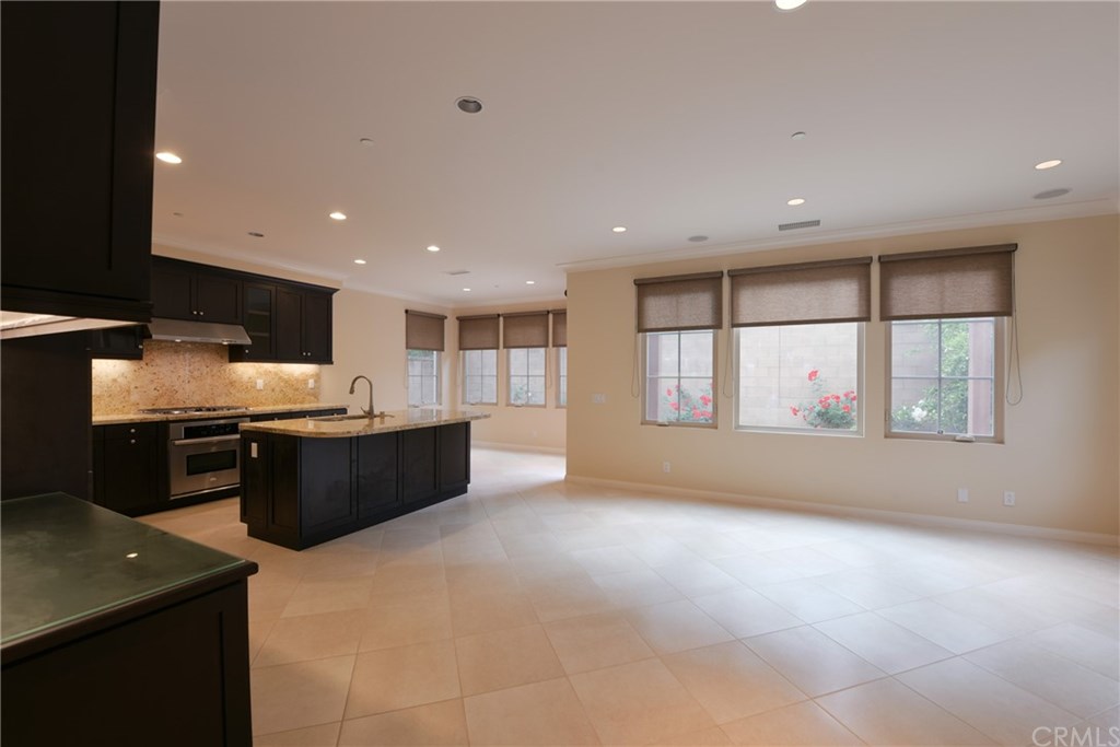 47 Bianco Irvine, CA 92618 - Photo 10 of 37