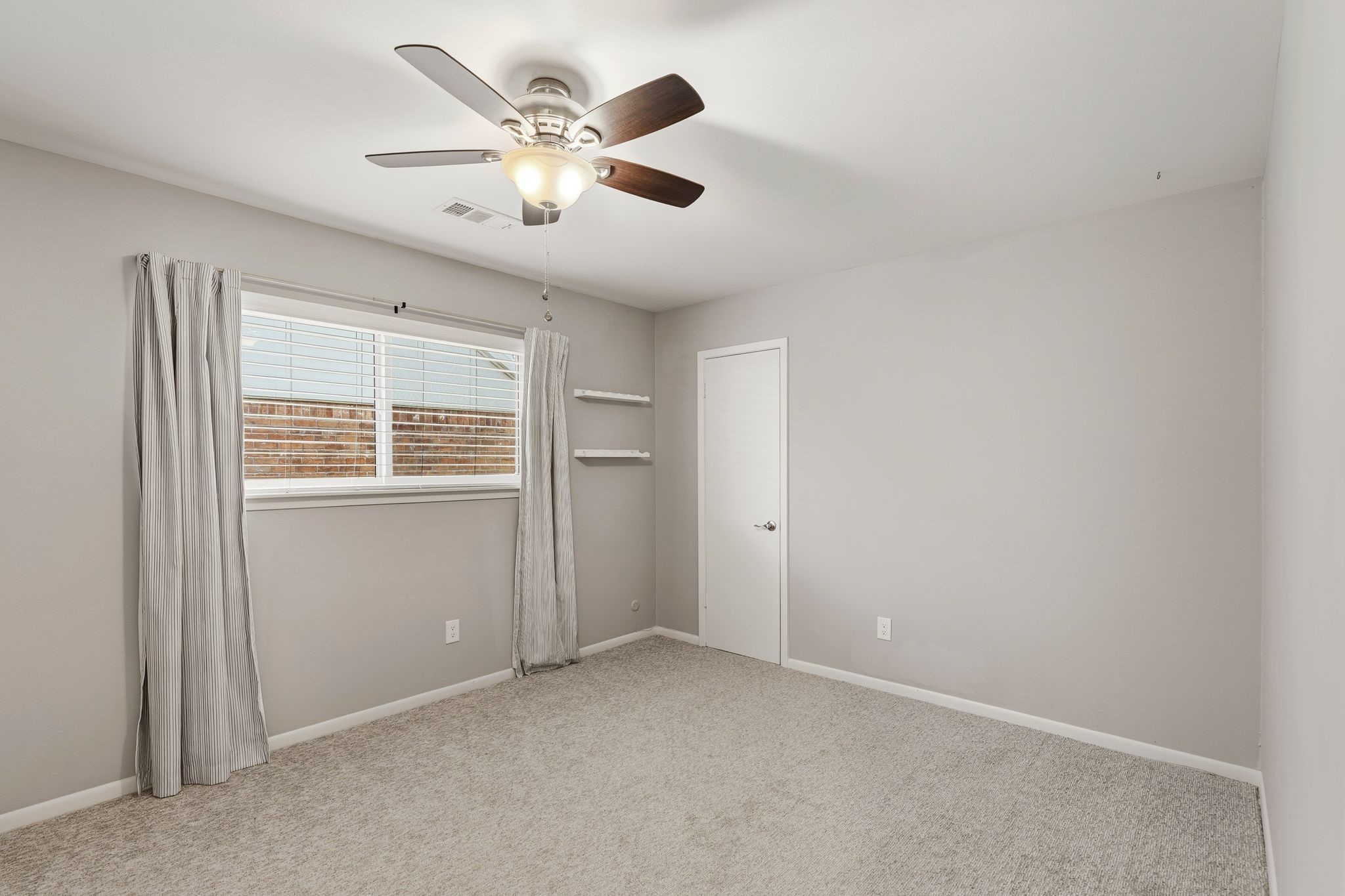 5706 Ariel Street Houston, TX 77096 - Photo 24 of 31 Secondary bedroom #2