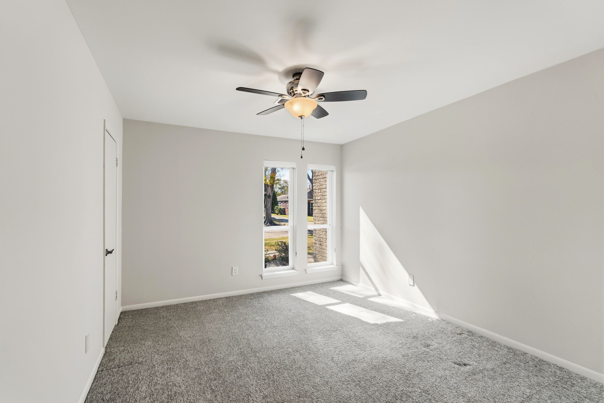 5706 Ariel Street Houston, TX 77096 - Photo 25 of 31 Secondary bedroom #3