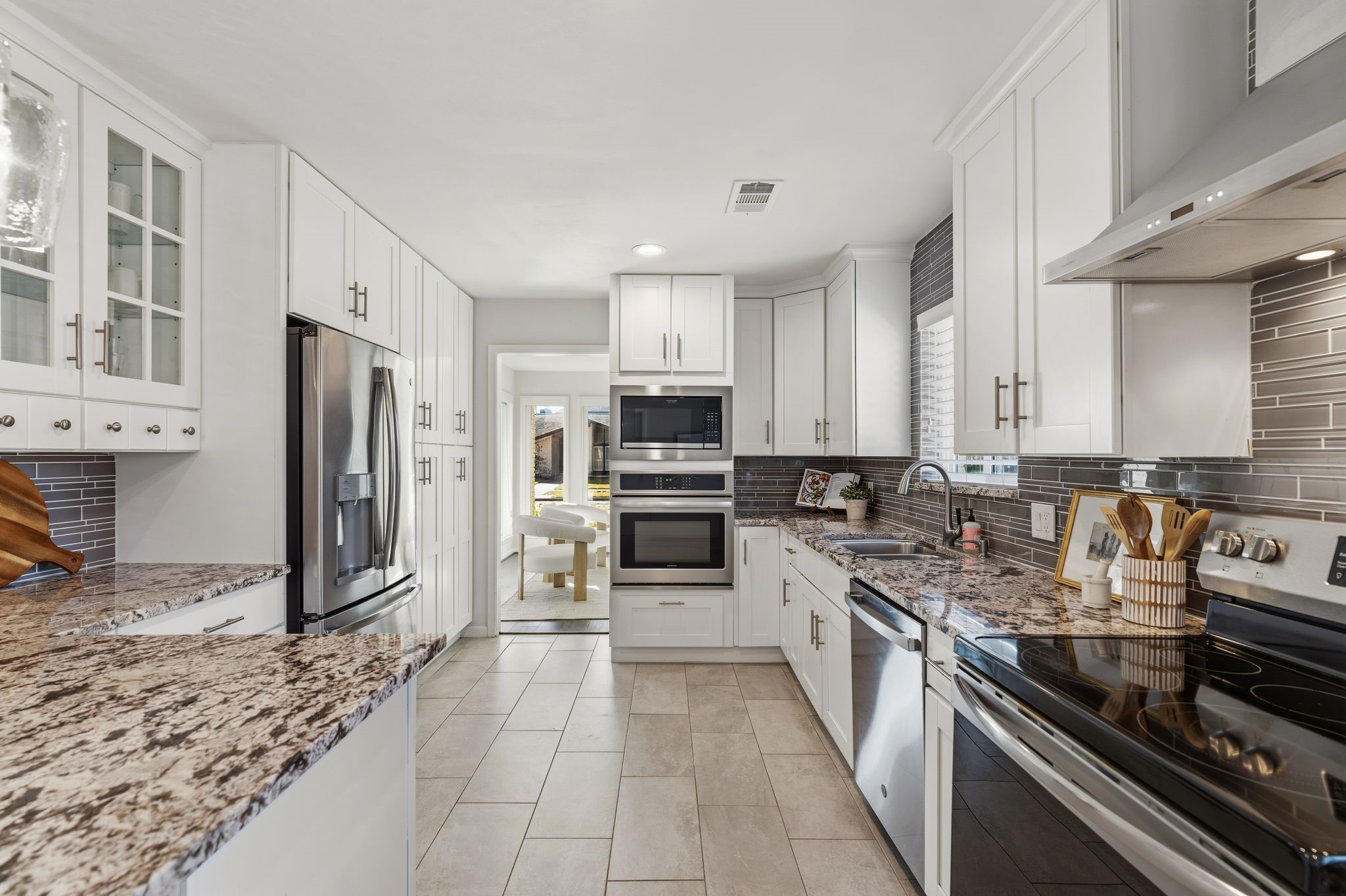 5706 Ariel Street Houston, TX 77096 - Photo 8 of 31