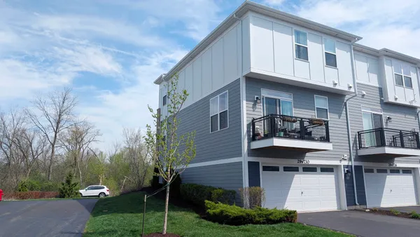 $3,200 | 29-w730 Cambridge Court, Unit 730, Warrenville, IL 60555