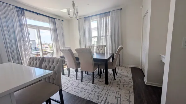 $3,200 | 29-w730 Cambridge Court, Unit 730, Warrenville, IL 60555