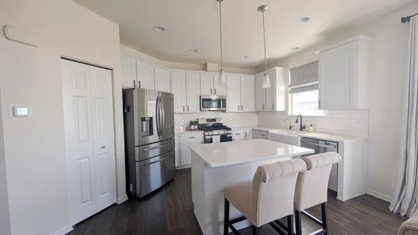 $3,200 | 29-w730 Cambridge Court, Unit 730, Warrenville, IL 60555