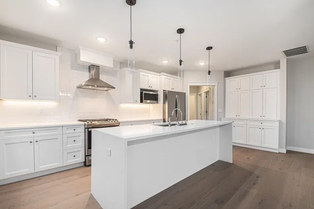 $739,000 | 201 South Bend Avenue, South Bend, IN 46637