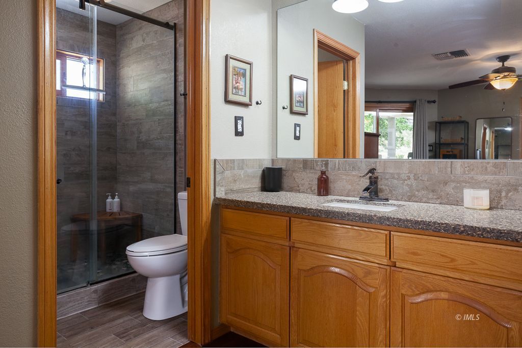 400 Dominy Road Lone Pine, CA 93545 - Photo 13 of 33 Bathroom