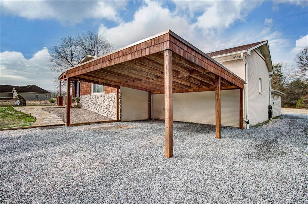 1096 State Rd S-46-151 Clover, SC 29710 - Photo 4 of 36 Gallery Image 4