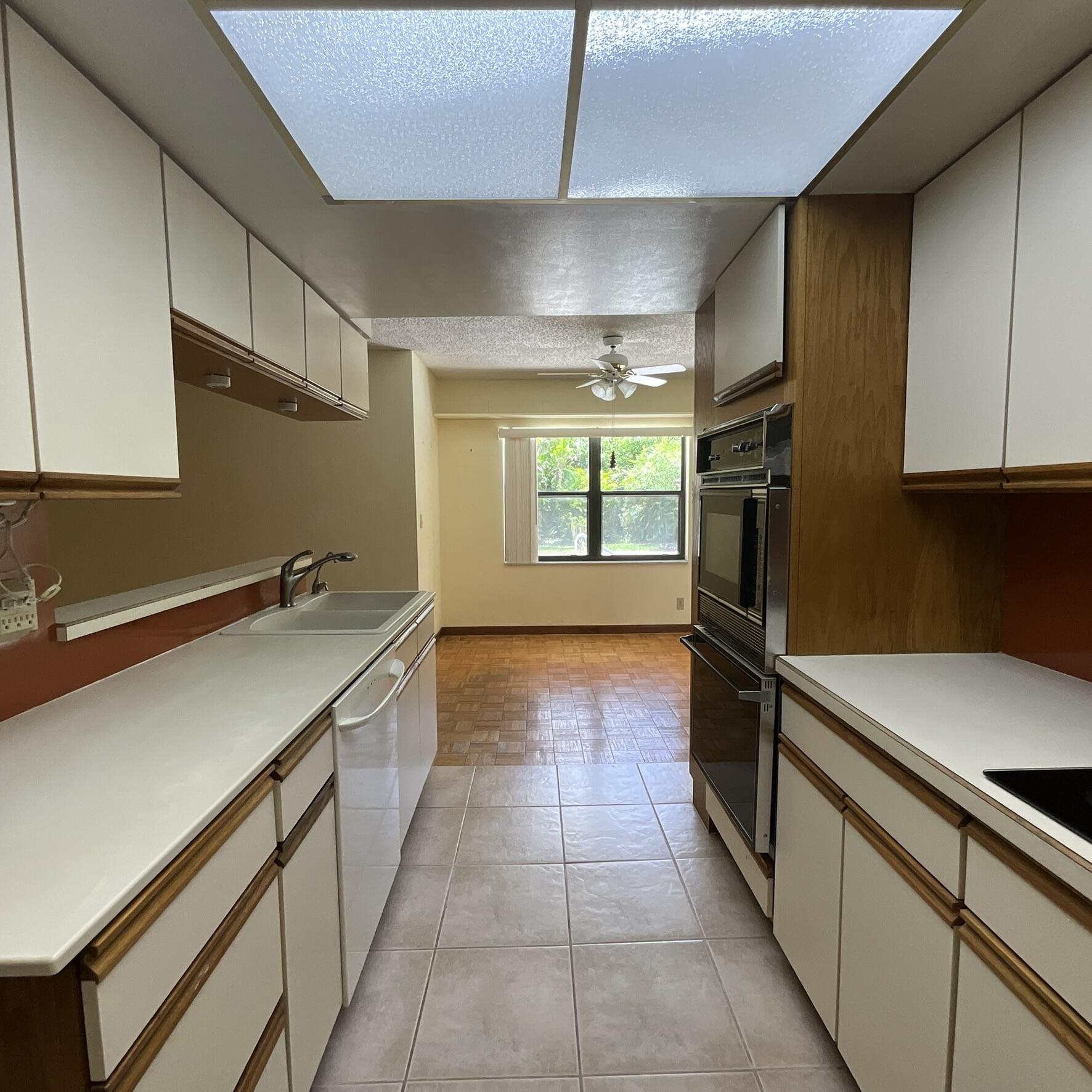 6114 Woodbury Road Boca Raton, FL 33433 - Photo 11 of 30 Kitchen