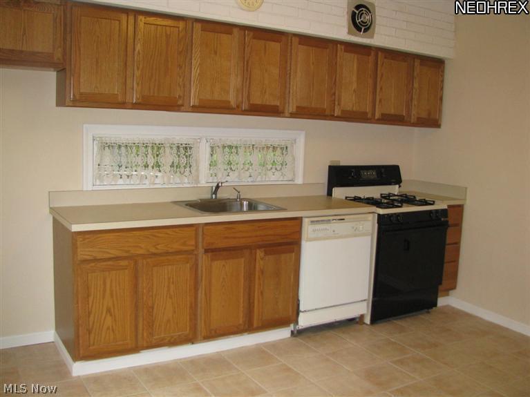 6512 Som Center Road Solon, OH 44139 - Photo 7 of 17 Kitchen oak cabinetry, countertops & lighting all updated in 2003.