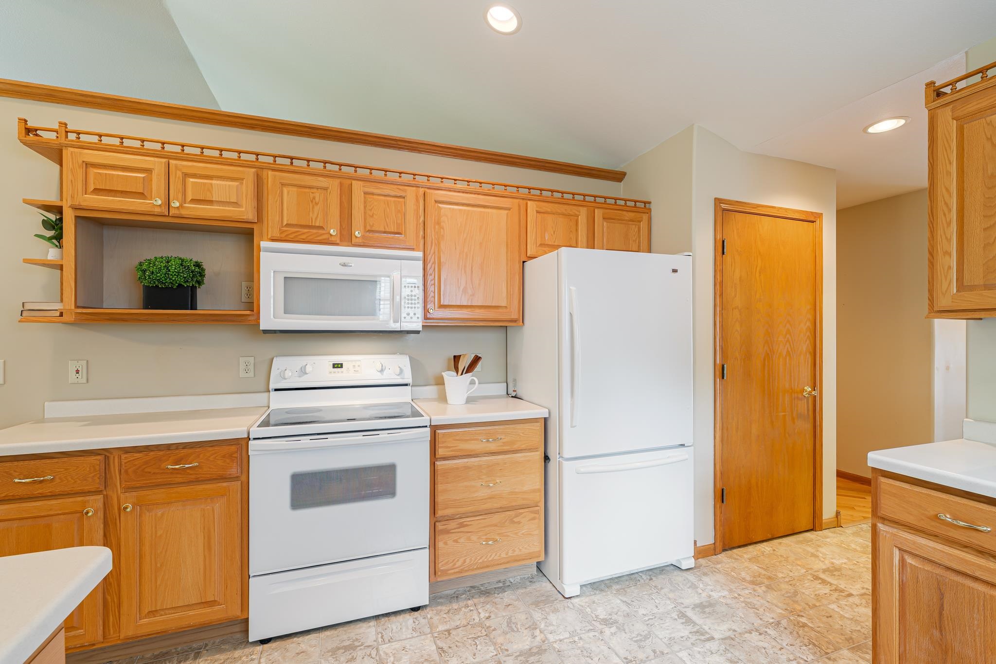 1424 East Keystone Lane Appleton, WI 54913 - Photo 5 of 50