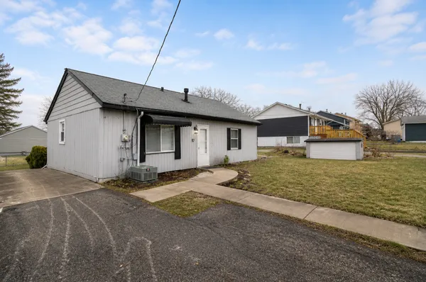 $1,900 | 22102 Hawthorne Way, Richton Park, IL 60471