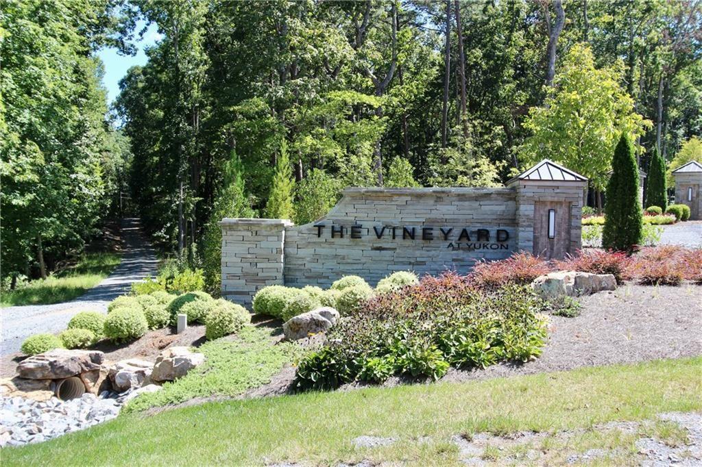 135 Twisted Oak Road Talking Rock, GA 30175 - Photo 4 of 27 a front view of a house with garden