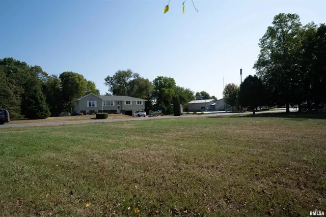 $7,500 | 409 West Lake Camelot Drive, Mapleton, IL 61547