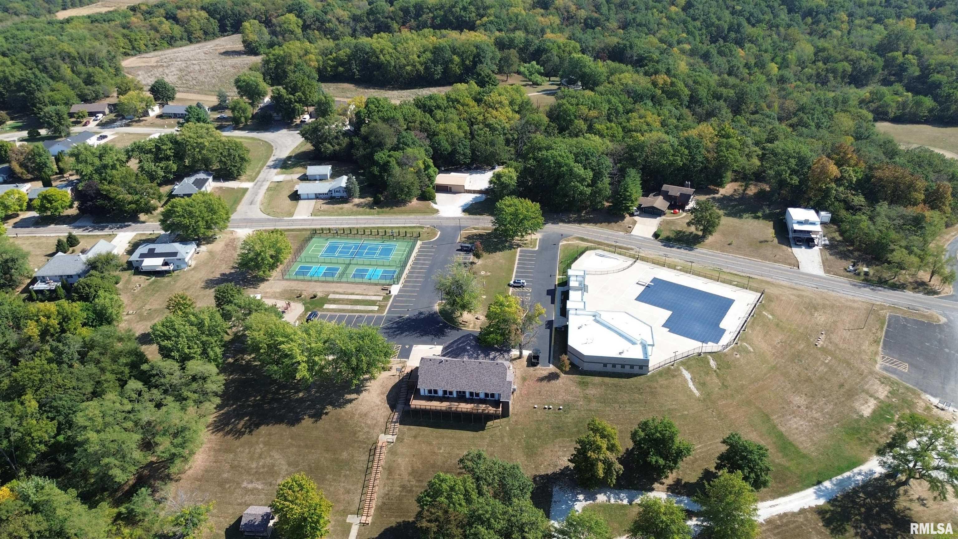 409 West Lake Camelot Drive Mapleton, IL 61547 - Photo 13 of 36