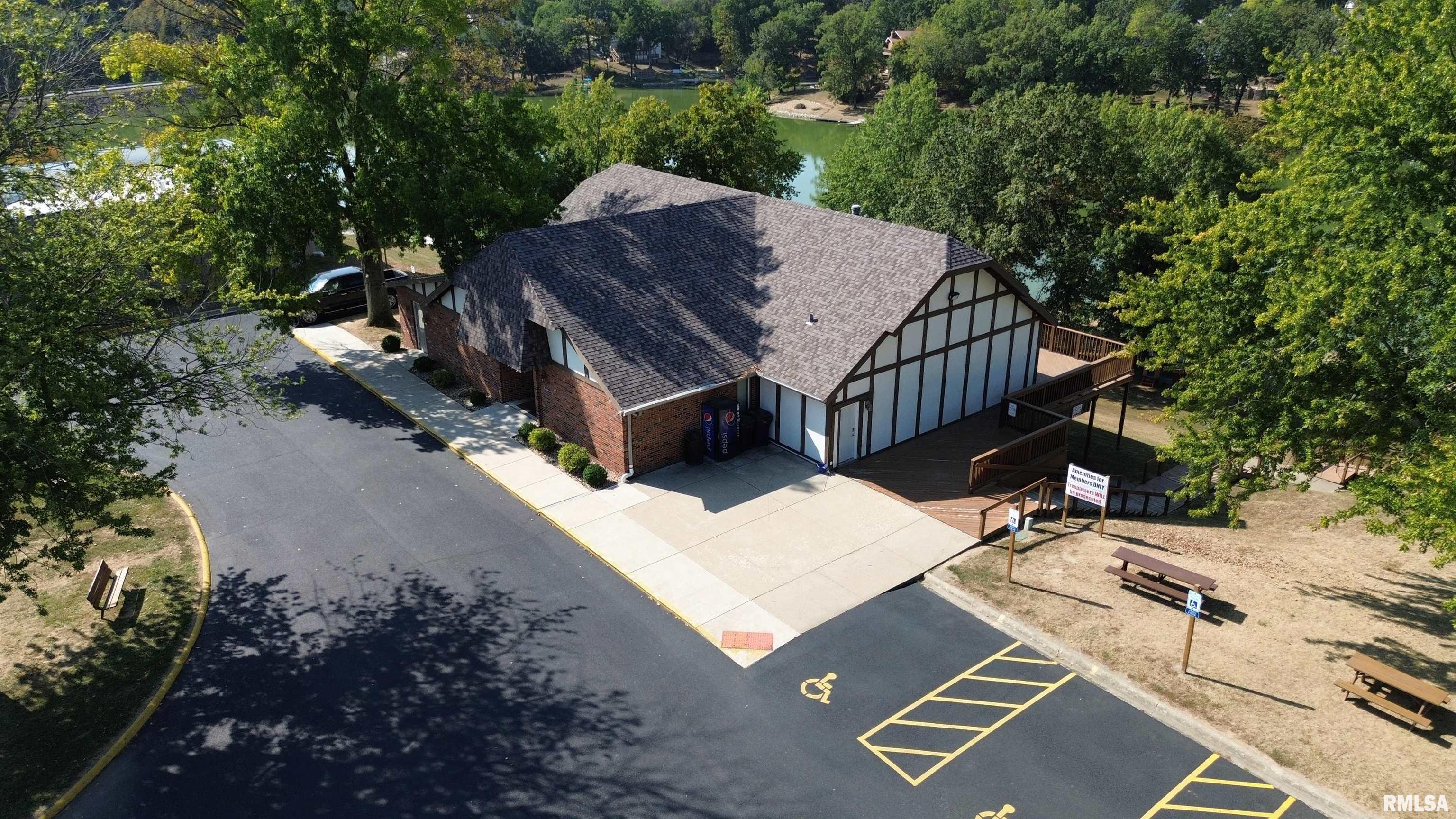 409 West Lake Camelot Drive Mapleton, IL 61547 - Photo 14 of 36