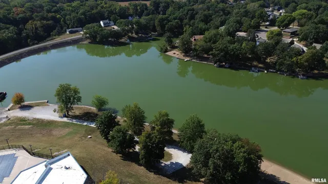 $6,900 | 409 West Lake Camelot Drive, Mapleton, IL 61547