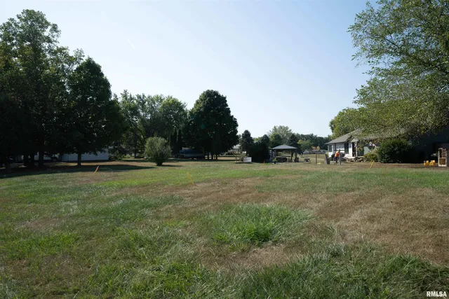 $6,900 | 409 West Lake Camelot Drive, Mapleton, IL 61547