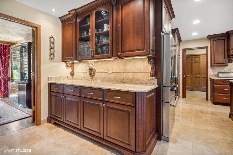 467 81st Street Burr Ridge, IL 60527 - Photo 20 of 45 a bathroom with a sink and a mirror