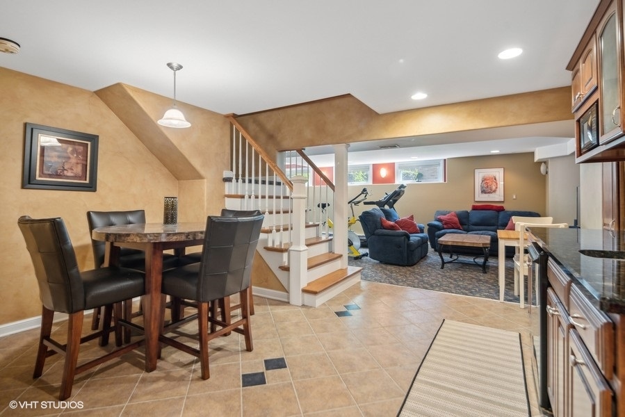 467 81st Street Burr Ridge, IL 60527 - Photo 34 of 45 a view of a livingroom with furniture and a livingroom