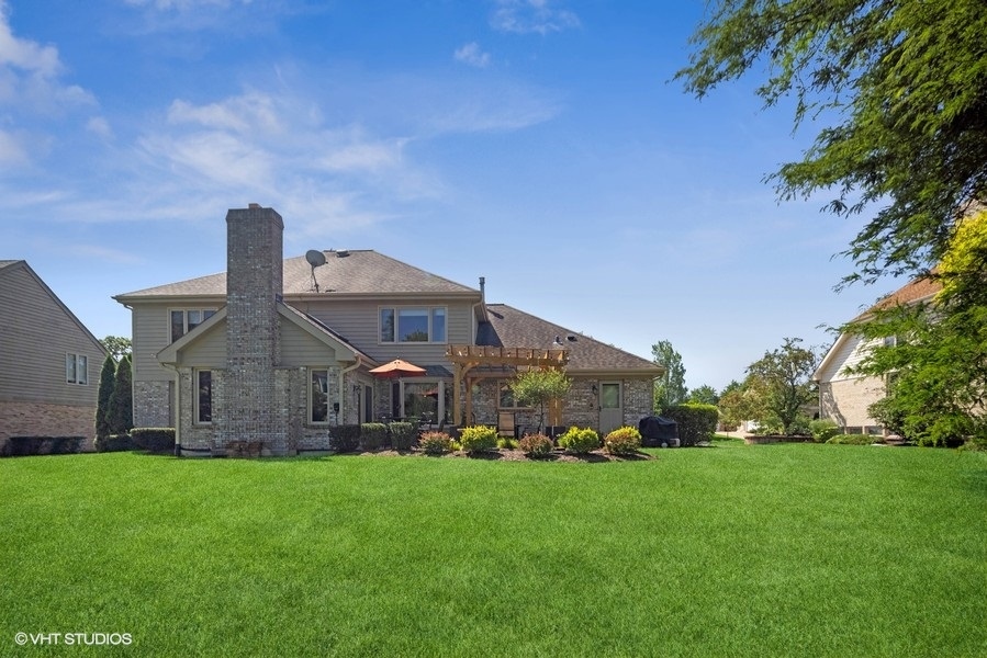 467 81st Street Burr Ridge, IL 60527 - Photo 44 of 45 a front view of house with yard and green space