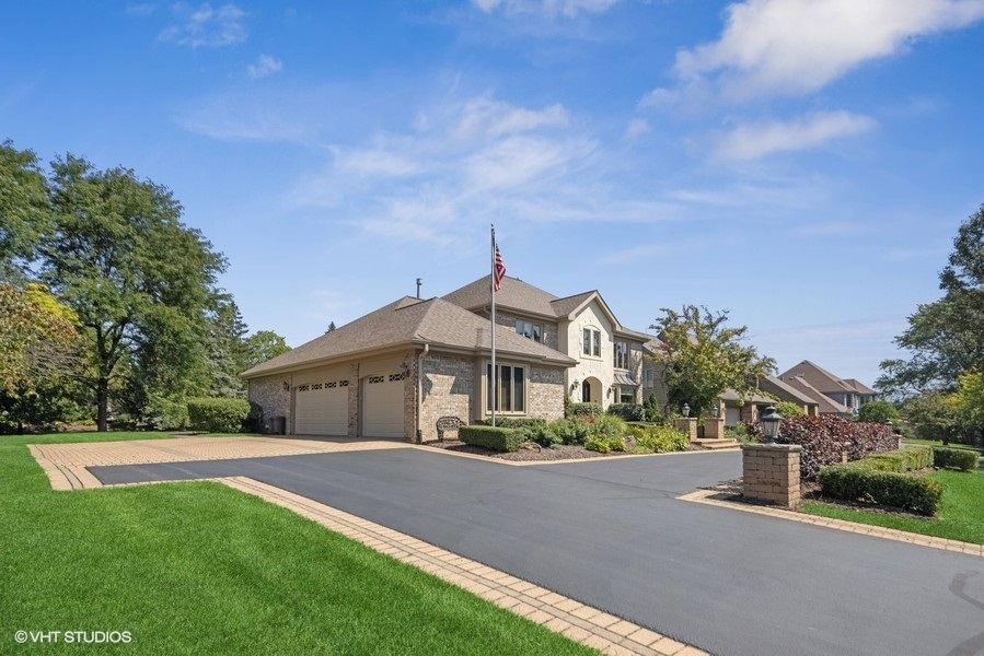 467 81st Street Burr Ridge, IL 60527 - Photo 5 of 45 a front view of a house with a yard