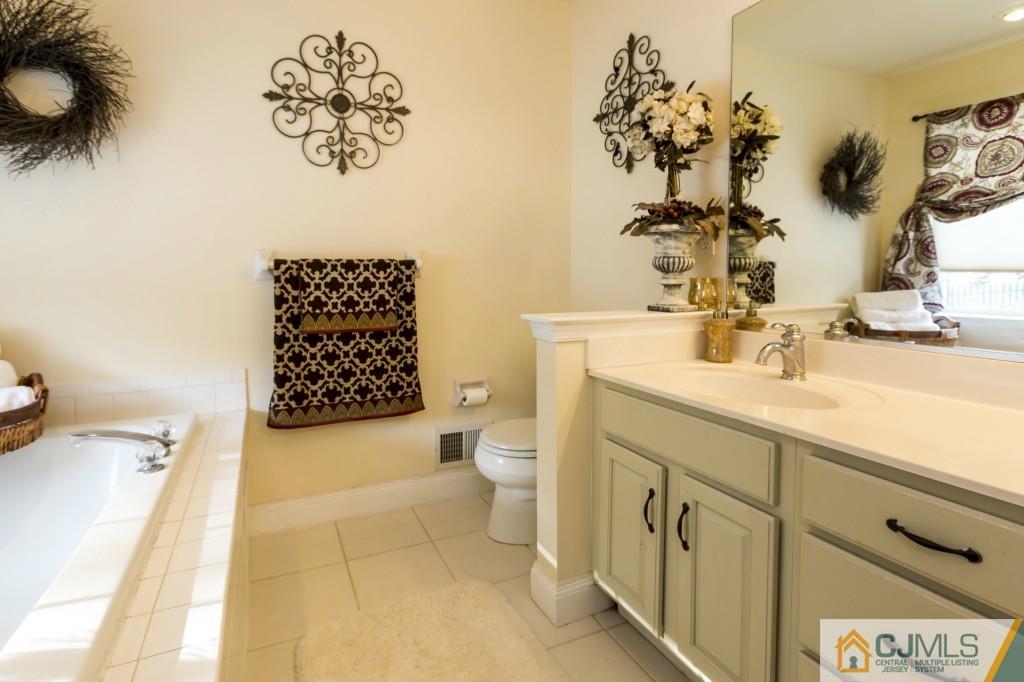 4 Sheraton Colts Neck Colts Neck, NJ 07722 - Photo 20 of 25 Gallery Image 20