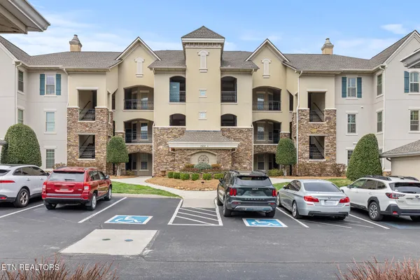 $2,500 | 565 Rarity Bay Parkway, Unit 302, Vonore, TN 37885