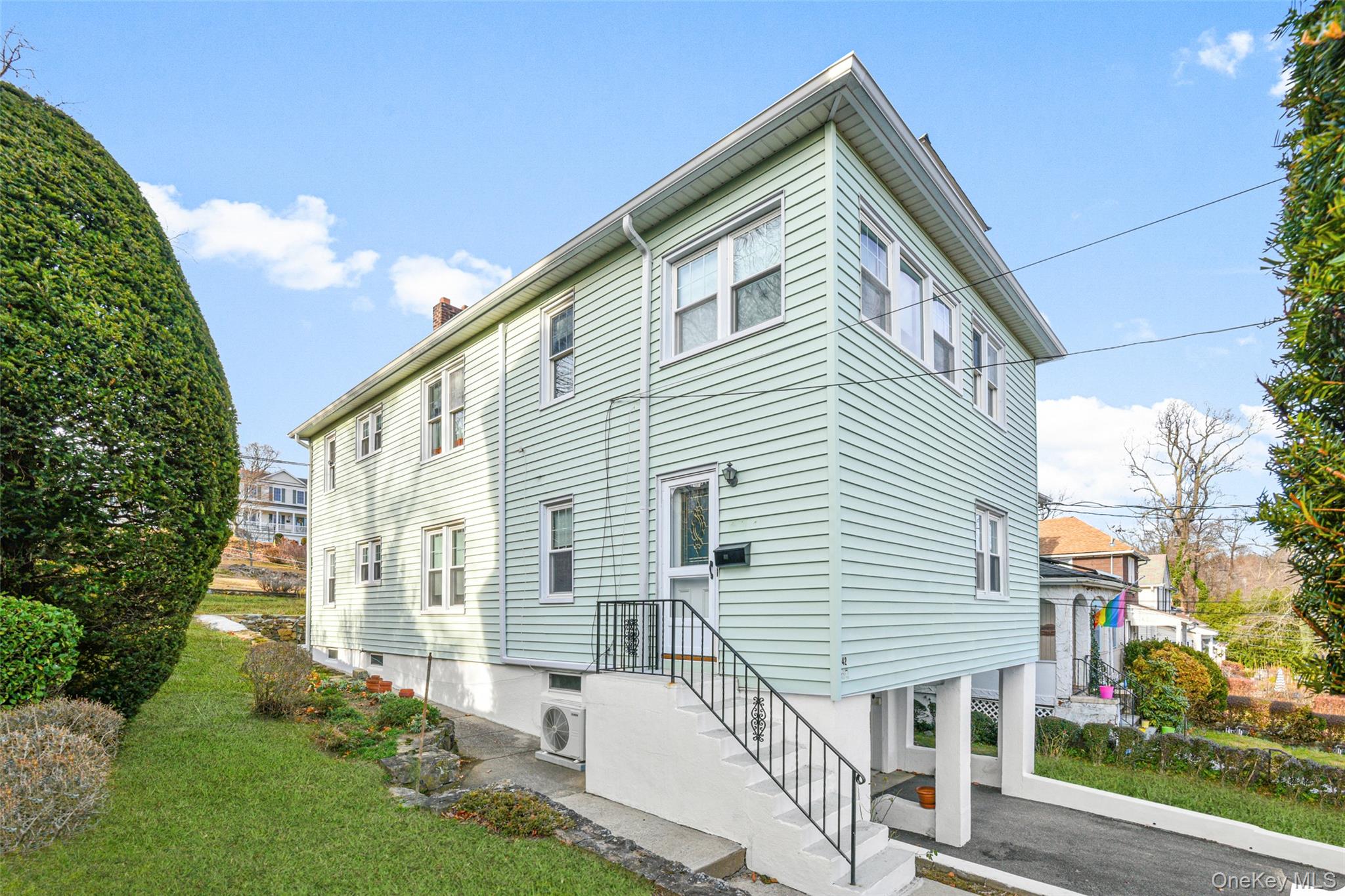 42 Crestview Street New Rochelle, NY 10801 - Photo 2 of 8