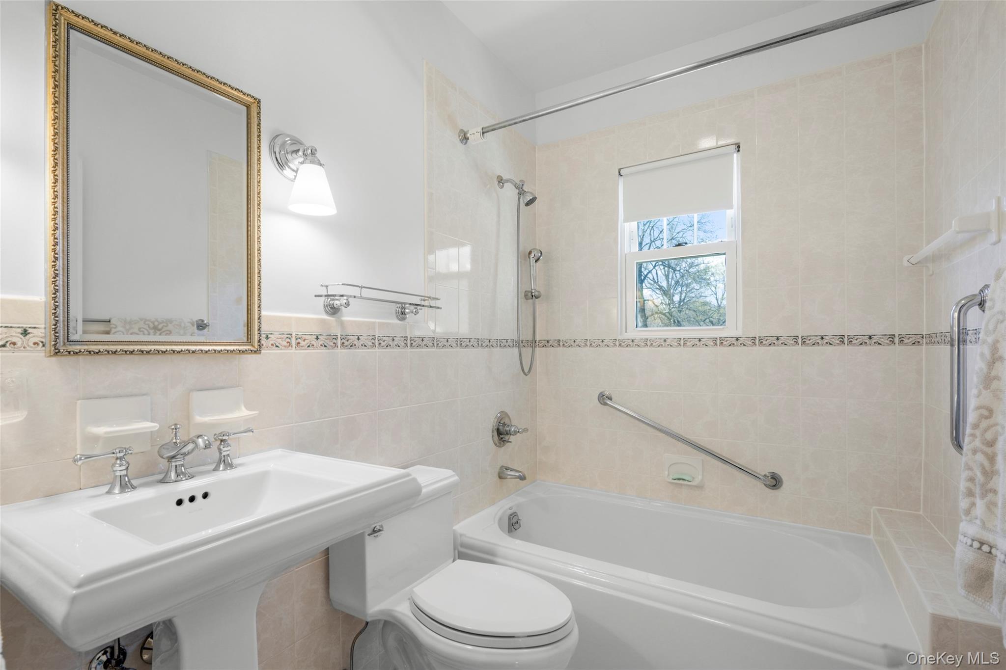 42 Crestview Street New Rochelle, NY 10801 - Photo 7 of 23 Sparkling renovated bath