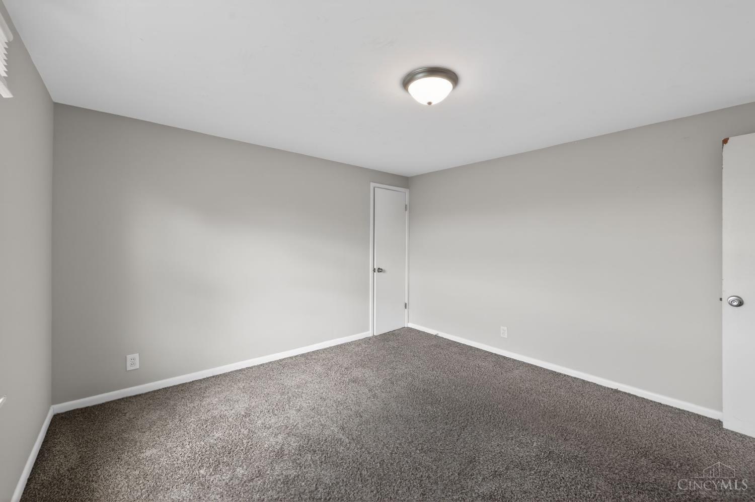 313 Pershing Avenue Cincinnati, OH 45215 - Photo 8 of 36