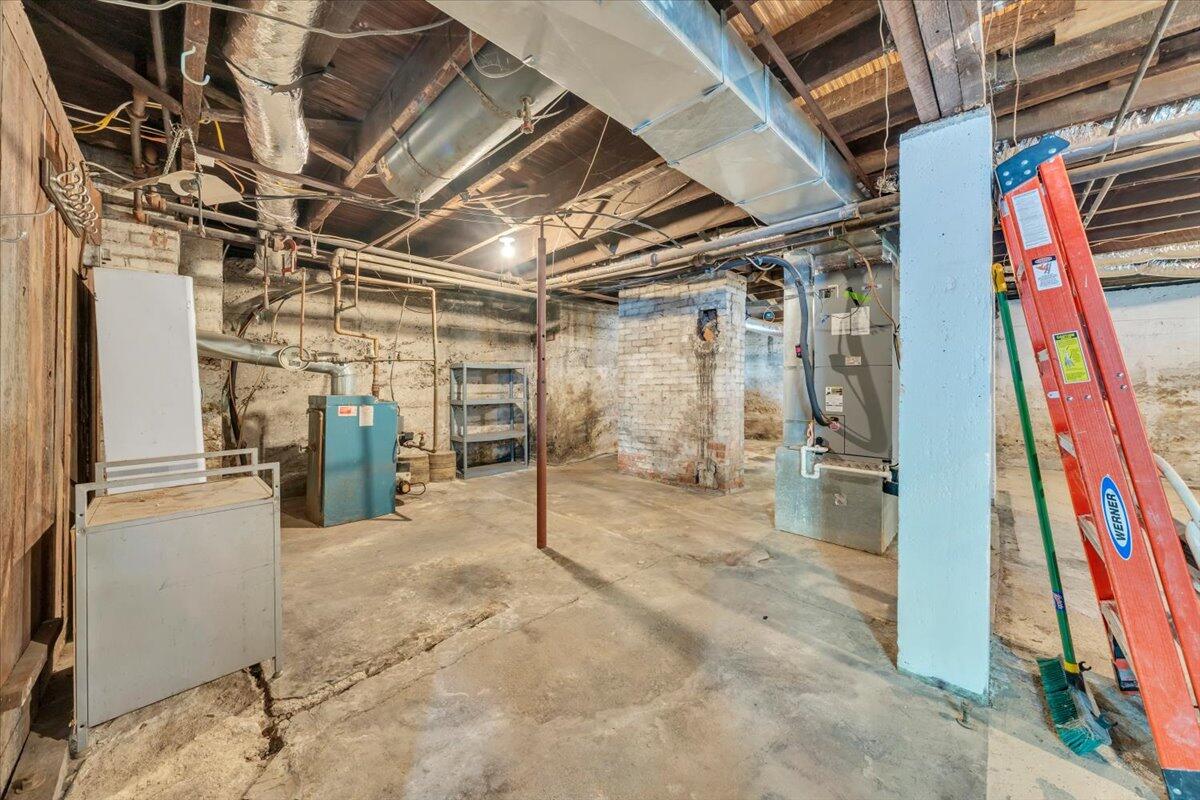 1205 Summit Avenue Southwest Roanoke, VA 24015 - Photo 37 of 52 37-MIB09242